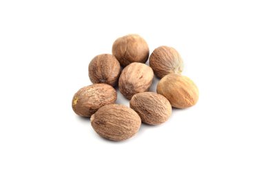 Nutmeg beyaz arkaplanda izole edildi. Kapat..