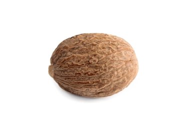 Nutmeg beyaz arkaplanda izole edildi. Kapat..