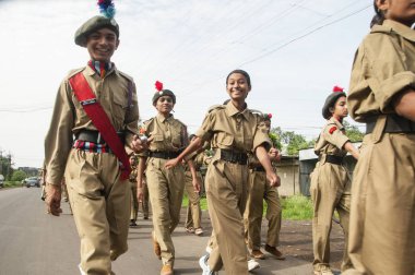 Yavatmal, Maharashtra, Hindistan, Ağustos - 15, 2011: Hindistan Bağımsızlık Günü münasebetiyle Tahsil bürosunda geçit töreni, 15 Ağustos 2011, Yavatmal, Maharashtra, Hindistan.