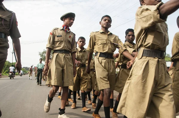 YAVATMAL, MAHARASHTRA, INDE, 15 AOÛT 2011 : Défilé sur le terrain du bureau de Tahsil à l'occasion de la fête de l'indépendance de l'Inde, le 15 août 2011, Yavatmal, Maharashtra, Inde . — Photo