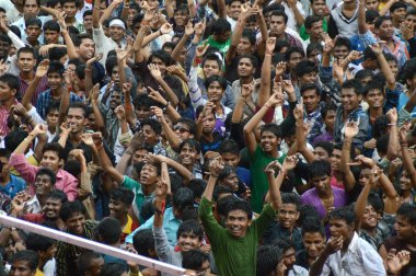 Amravati, Maharashtra, Hindistan - 29 Ağustos: Kalabalık gençlerin Amravati, Maharashtra, Hindistan Tanrı Krishna'nın doğum kutlamak için Dahi Handi Festivali'nde 