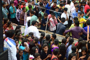 Amravati, Maharashtra, Hindistan - 24 Ağustos - Hindistan 'ın Maharashtra kentinde Tanrı Krishna' nın doğumunu kutlamak için Dahi Handi festivalinde 