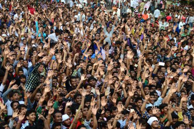 Amravati, Maharashtra, Hindistan - 24 Ağustos - Hindistan 'ın Maharashtra kentinde Tanrı Krishna' nın doğumunu kutlamak için Dahi Handi festivalinde 