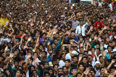 Amravati, Maharashtra, Hindistan - 24 Ağustos - Hindistan 'ın Maharashtra kentinde Tanrı Krishna' nın doğumunu kutlamak için Dahi Handi festivalinde 
