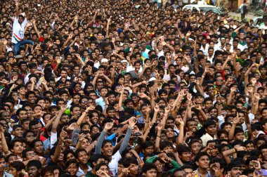 Amravati, Maharashtra, Hindistan - 24 Ağustos - Hindistan 'ın Maharashtra kentinde Tanrı Krishna' nın doğumunu kutlamak için Dahi Handi festivalinde 