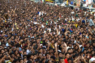 Amravati, Maharashtra, Hindistan - 24 Ağustos - Hindistan 'ın Maharashtra kentinde Tanrı Krishna' nın doğumunu kutlamak için Dahi Handi festivalinde 