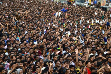 Amravati, Maharashtra, Hindistan - 24 Ağustos - Hindistan 'ın Maharashtra kentinde Tanrı Krishna' nın doğumunu kutlamak için Dahi Handi festivalinde 