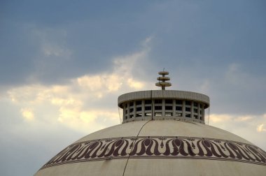 Nagpur, Hindistan - 14 Mayıs 2014: Tanımlanamayan kişiler Deekshabhoomi Budist anıtını ziyaret etti. Önemli bir hacı mekanıdır..