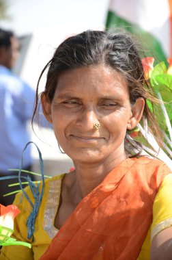 Nagpur, Maharashtra, Hindistan, Ocak - 26: Tanımlanamayan insanlar 26 Ocak 2014 'te Nagpur' da Hint bayrağı sallayarak ve dans ederek Cumhuriyet Günü 'nü kutluyorlar.