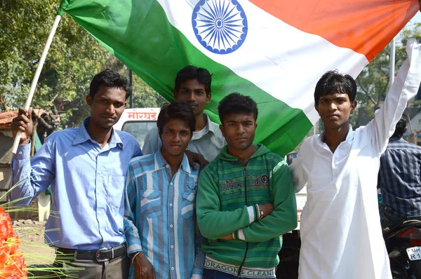 Nagpur, Maharashtra, India, January - 26: Unidentified people celebrating republic Day by dancing and waving Indian flag in Nagpur on 26 January 2014 — 图库照片