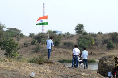 Nagpur, Maharashtra, Hindistan, Ocak - 26: Tanımlanamayan insanlar 26 Ocak 2014 'te Nagpur' da Hint bayrağı sallayarak ve dans ederek Cumhuriyet Günü 'nü kutluyorlar.