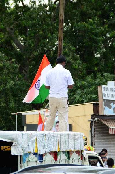 Nagpur, Maharashtra, Indien, augusti - 15: Oidentifierade personer firar självständighetsdagen vid Futalasjön i Nagpur den 15 augusti 2014 — Stockfoto