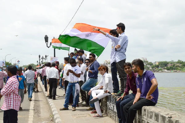 Nagpur, Maháráštra, Indie, srpen - 15: Neidentifikovaní lidé slaví 15. srpna 2014 Den nezávislosti u jezera Futala v Nagpuru — Stock fotografie