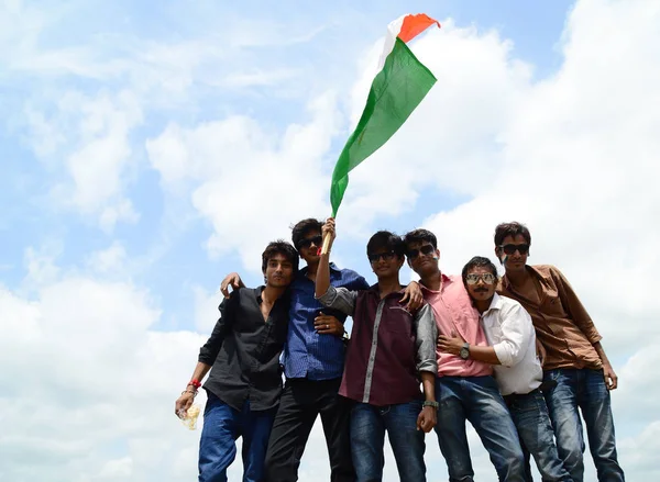 Nagpur, Maharashtra, India, augustus - 15: Onbekenden vieren Onafhankelijkheidsdag aan het Futala-meer in Nagpur op 15 augustus 2014 — Stockfoto