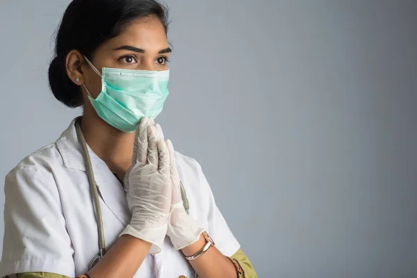 Jeune Femme Médecin Faisant Namaste Raison Épidémie Covid Nouvelle Salutation — Photo