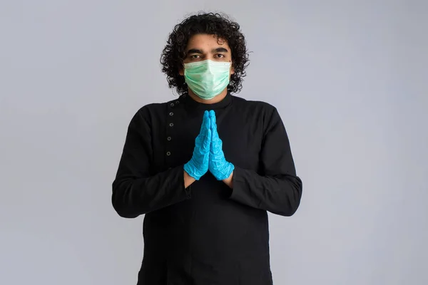 Jeune Homme Faisant Namaste Cause Épidémie Covid Nouvelle Salutation Pour — Photo