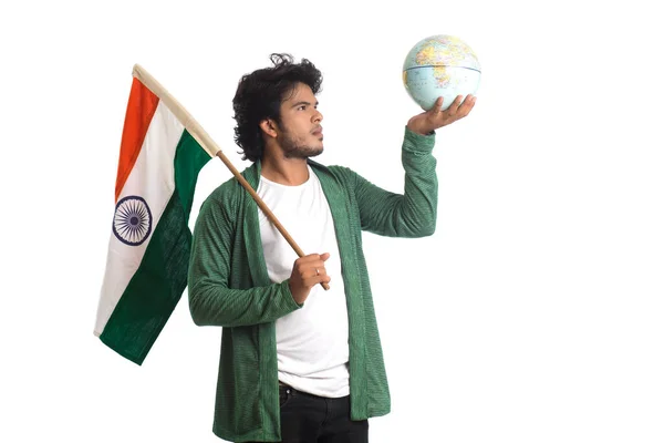 Jongeman Met Indiase Vlag Tricolor Met Wereld Bol Witte Achtergrond — Stockfoto