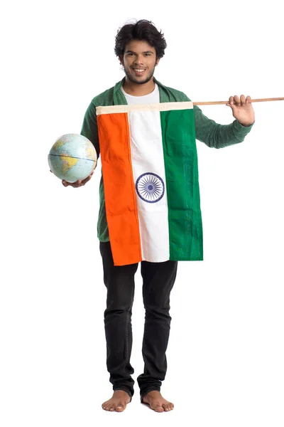 Fiatal Férfi Indiai Zászló Vagy Trikolor Világ Gömb Fehér Alapon — Stock Fotó