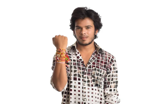 Jeunes Hommes Montrant Rakhi Sur Main Occasion Festival Raksha Bandhan — Photo