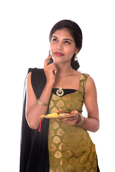 Indiska Flicka Utför Dyrkan Porträtt Vacker Ung Dam Med Pooja — Stockfoto