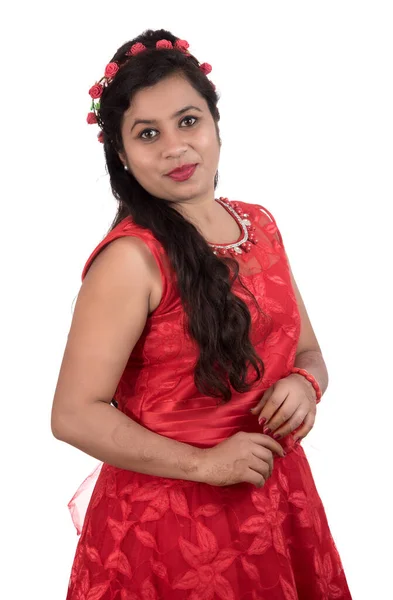 Menina Vestido Vermelho Posando Fundo Branco — Fotografia de Stock