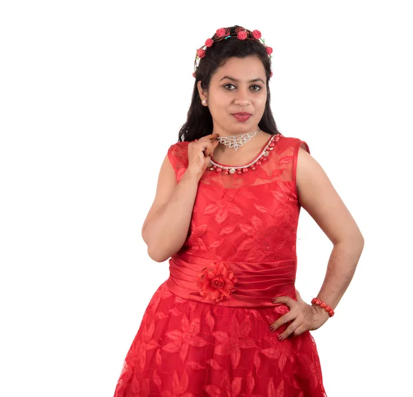 Menina Vestido Vermelho Posando Fundo Branco — Fotografia de Stock