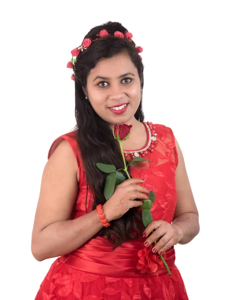 Красивая Девушка Женщина Держа Позируя Красным Цветом Розы Белом Фоне — стоковое фото
