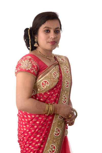 Mooi Jong Meisje Poseren Indiase Traditionele Saree Witte Achtergrond — Stockfoto