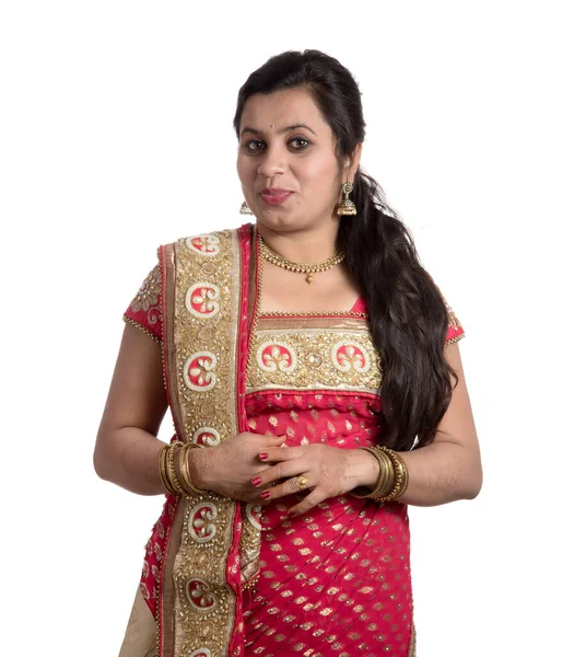 Mooi Jong Meisje Poseren Indiase Traditionele Saree Witte Achtergrond — Stockfoto