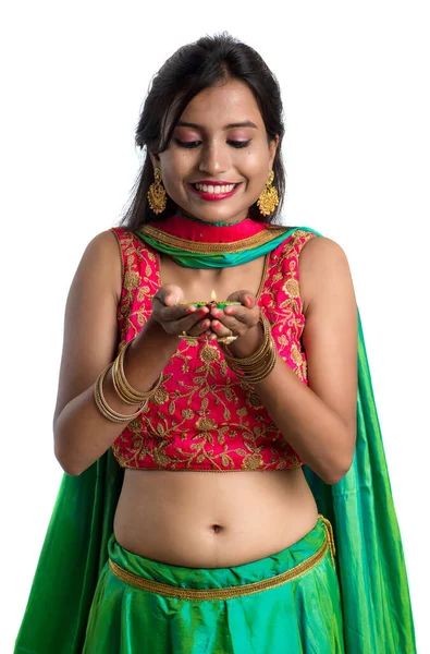 Porträtt Indisk Traditionell Flicka Som Håller Diya Flicka Firar Diwali — Stockfoto