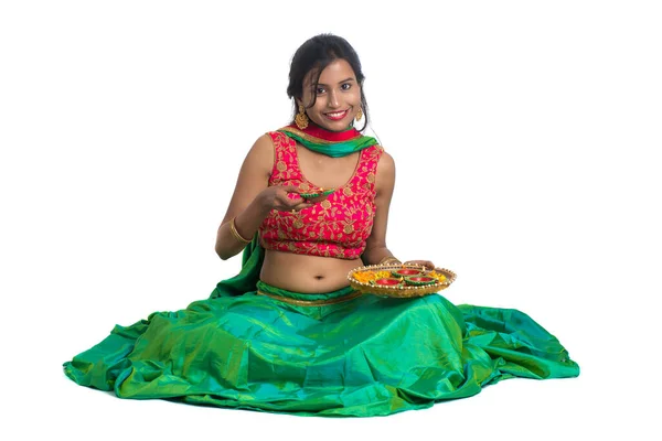 Portret Van Een Indiaas Traditioneel Meisje Met Diya Meisje Dat — Stockfoto