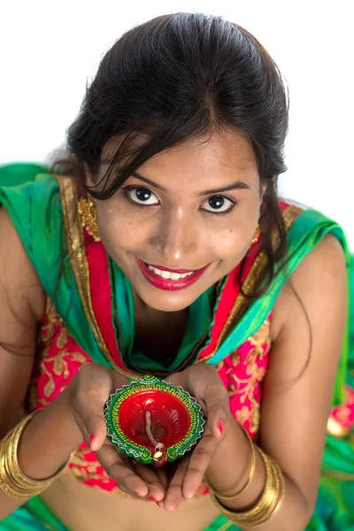 Portrait Une Fille Traditionnelle Indienne Tenant Diya Fille Célébrant Diwali — Photo