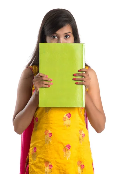 Досить Молода Дівчина Тримає Книгу Позує Білому Тлі — стокове фото
