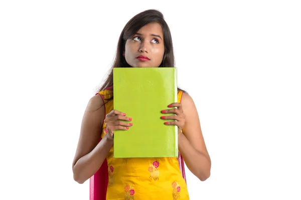 Guapa Joven Sosteniendo Libro Posando Sobre Fondo Blanco —  Fotos de Stock