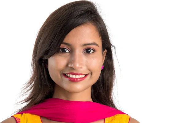 Retrato Una Hermosa Joven Sonriente Sobre Fondo Blanco —  Fotos de Stock