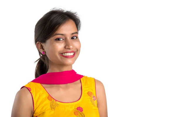 Retrato Bela Menina Sorridente Jovem Fundo Branco — Fotografia de Stock