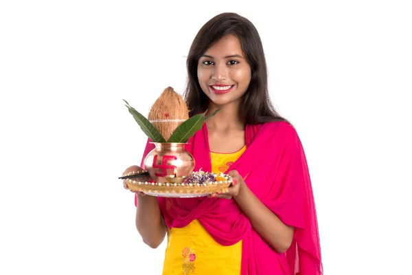 축제인푸자 탈리와 전통적 힌두교푸자 코코넛 — 스톡 사진