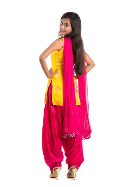 Krásné Indické Tradiční Dívka Pózovat Bílém Pozadí — Stock fotografie