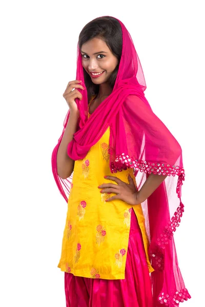 Vacker Indisk Traditionell Flicka Poserar Vit Bakgrund — Stockfoto