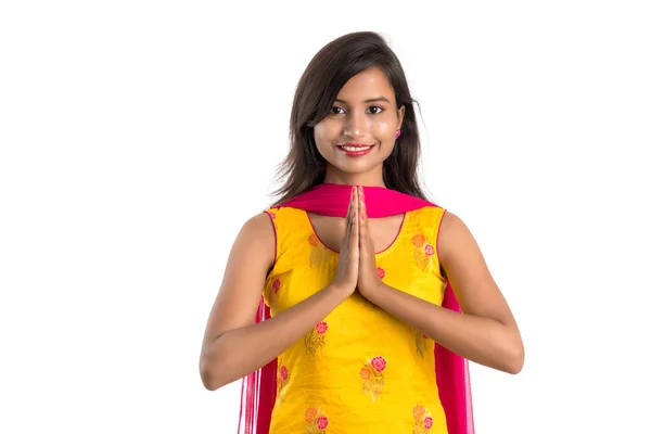 Schöne Indische Mädchen Mit Willkommensausdruck Einladend Gruß Namaste — Stockfoto