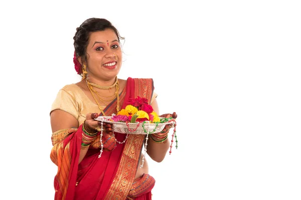 Beautiful Indian Woman Holding Flower Thali — Stock Photo, Image