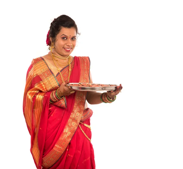 Retrato Una Chica Tradicional India Sosteniendo Diya Diwali Foto Deepavali — Foto de Stock