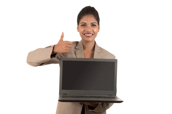 Feliz Mujer Negocios Emocionada Sosteniendo Ordenador Portátil Mostrando Los Pulgares — Foto de Stock