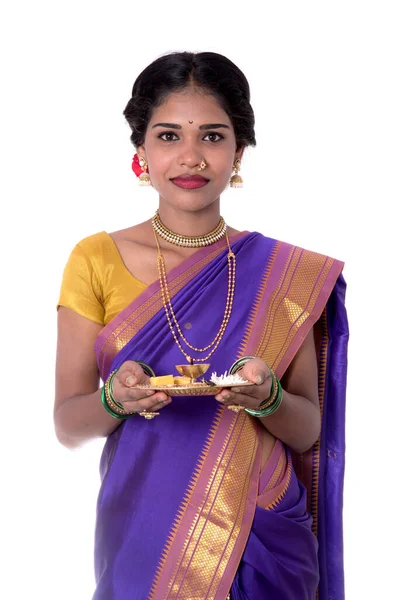 Femme Indienne Accomplissant Culte Portrait Une Belle Jeune Femme Avec — Photo