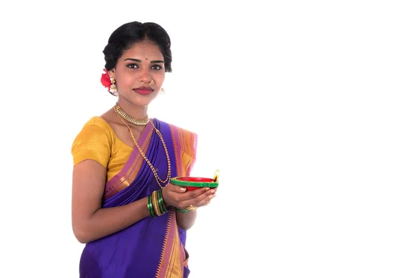 Retrato Una Mujer Sosteniendo Diya Diwali Foto Deepavali Con Las — Foto de Stock