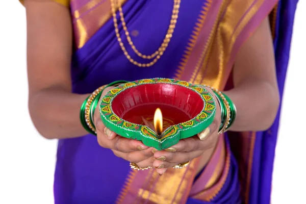 Retrato Una Mujer Sosteniendo Diya Diwali Foto Deepavali Con Las — Foto de Stock