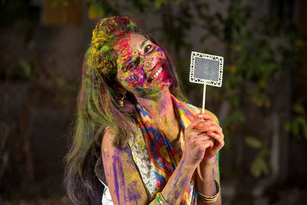 Young Girl Holding Small Board Occasion Holi Festival Faces Painted — Stock Photo, Image