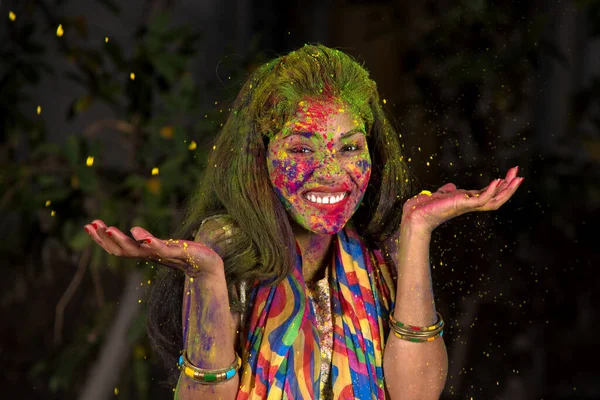 Tânără Joacă Culori Conceptul Festival Indian Holi Stropire Culoare — Fotografie, imagine de stoc