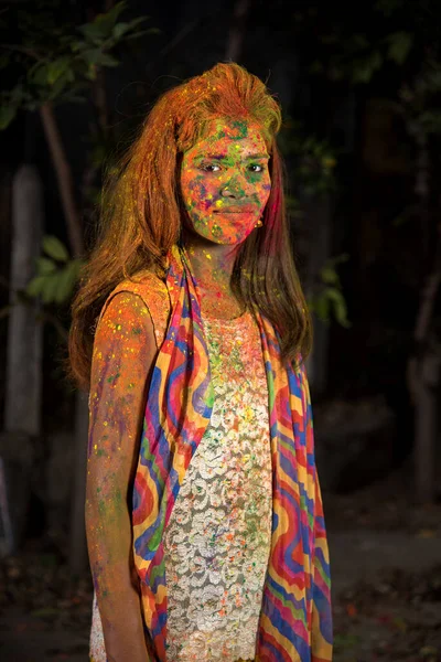 Tânără Joacă Culori Conceptul Festival Indian Holi Stropire Culoare — Fotografie, imagine de stoc