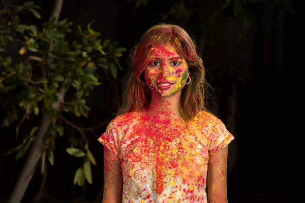 Retrato Una Joven Feliz Festival Colores Holi Chica Posando Celebrando — Foto de Stock